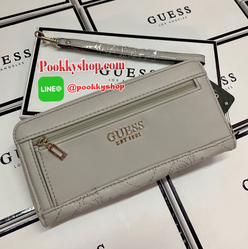 New!! GUESS LONGWALLET BAG กระเป๋าสตางค์ใบยาว หนังเรียบ นิ่มมากๆค่ะ ด้านหน้าออกแบบลายแบรนด์ตัว G ได้สวยทีเดียว พร้อมติดอะไหล่ทองเพิ่มเข้ามา เปิดปิดกระเป๋าแบบซิปรอบ ภายในช่องเยอะมากค่ะ สามารถใส่ iphone xs max ได้ แบ่งช่องใส่ธนบัตร ช่องเสียบบัตรเป็นสัดส่วน