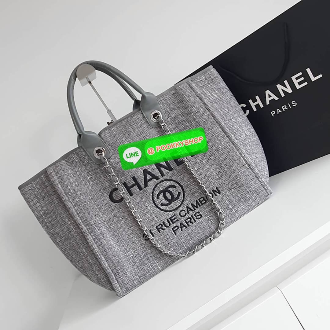 กลับมาพร้อมส่งอีกครั้ง!! รอบนี้มีมาให้เลือก8สี เลยค่ะ กับรุ่นที่สาวๆรอคอย CHANEL CANVAS TOTE BAG จากงานพรีเมี่ยม VIP GIFT รุ่นดังเลยค้า SIZE ใหญ่อลัง ตัวกระเป๋าเป็นผ้า CANVAS เนื้อดีสมราคา อะไหล่เงินปั้มแบรนด์แท้ทั้งใบ ด้านหน้าปัก logo แบรนด์สุดหรู จุของไ