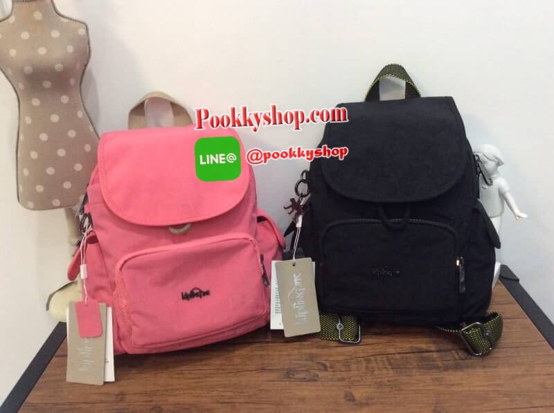 พร้อมส่ง Kipling k23525 casual lightweight waterproof backpack nylon shoulder bag รายละเอียด: KIPLING NYLON CITY BACKPACK กระเป๋าเป้สไตล์ลำลอง วัสดุ Nylon + Polyester น้ำหนักเบา มีหูหิ้ว มีช่องซิปใส่ของด้านหน้า 1 ช่อง ช่องใส่ของด้านข้าง 2 ฝั่ง เปิด-ปิดกระ
