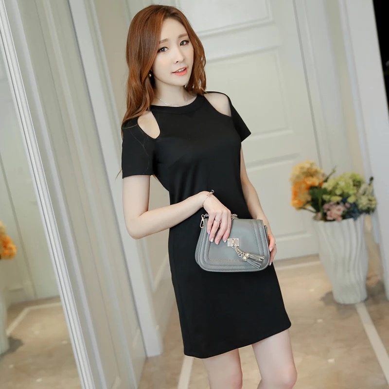 ชุดเดรสสั้น เดรส สีดำ แต่งเว้าไหล่ สวยเปรี้ยว มากคะ SIZE s/M