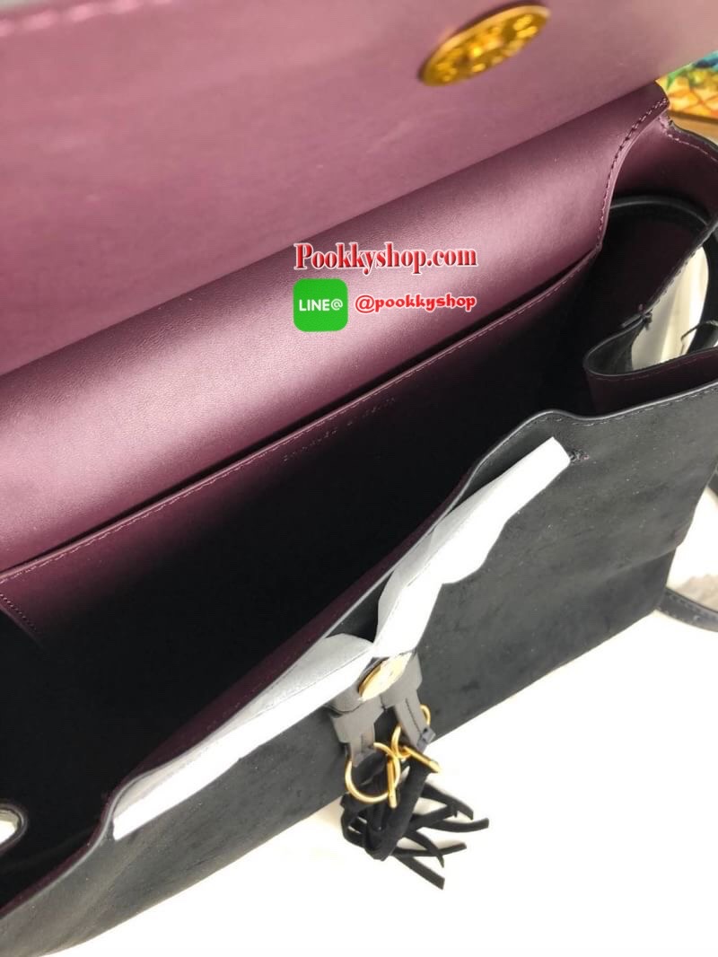 Charles & Keith Textured Tassel Shoulder Bag กระเป๋าเอนกประสงค์ ใช้ได้หลายแบบ! ตัวกระเป๋าแต่งด้านหน้าเป็นหนังกลับ-ช่วงด้านหลังเป็นหนังเรียบ (ยกเว้นสีครีม!! เป็นหนังเรียบทั้งใบ) มีพู่ห้อยด้านหน้าเก๋มาก เปิดปิดแบบกระดุมแม่เหล็ก ปรับทรงได้โดยการดึงหูรูดด้านห