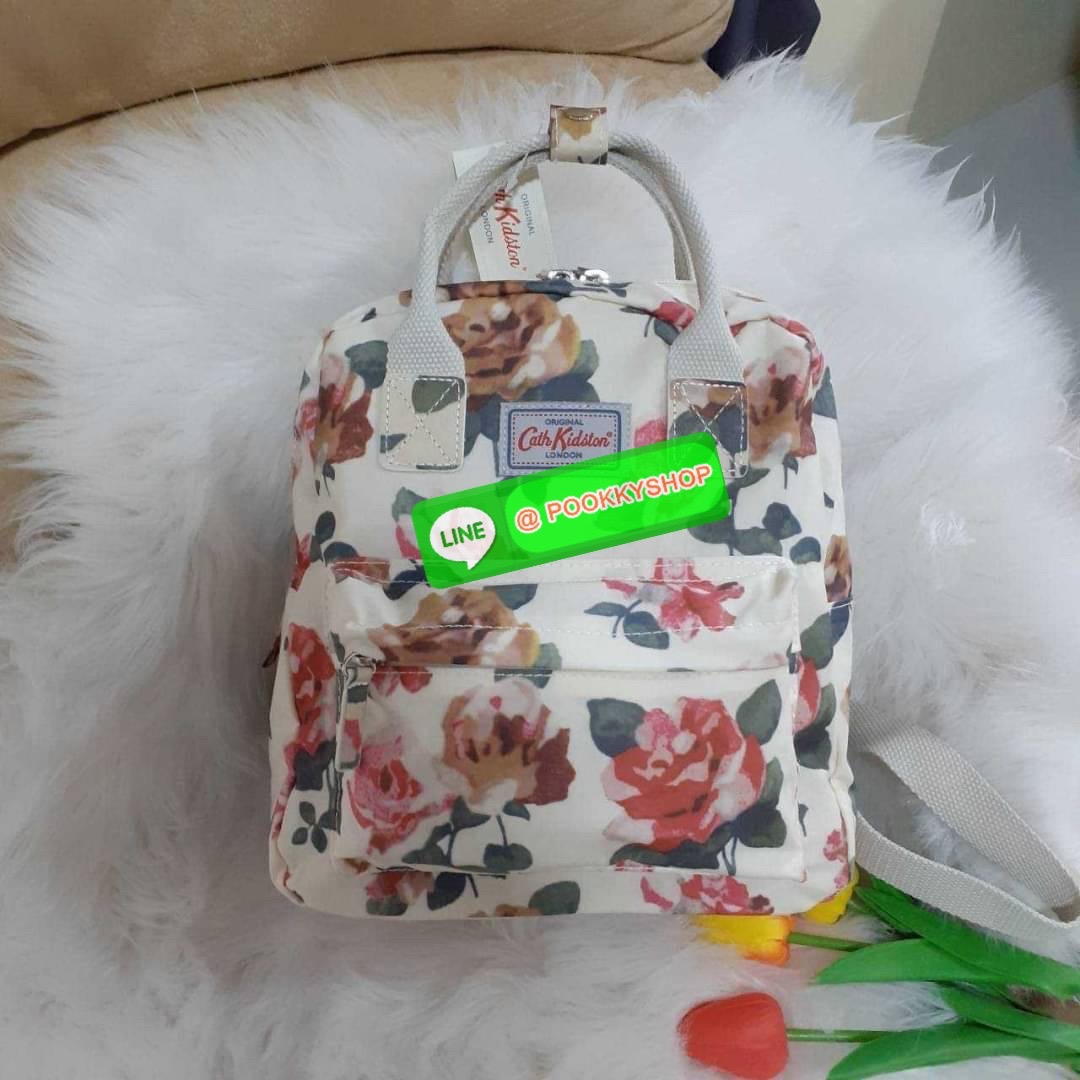 Best Seller !! Cath Kidston Multi Strap Backpack กระเป๋าสะพายเป้รุ่นมินิ แบรนด์ดังสไตล์วินเทจสุดฮิต วัสดุ Canvas เคลือบกันน้ำสามารถเช็ดทำความสะอาดได้ เปิดปิดด้วยซิปสะดวกใช้ ด้านหน้าประดับโลโก้แบรนด์ พร้อมช่องซิปด้านนอกใส่กระเป๋าสตางค์ มือถือได้ ด้านในมีช่