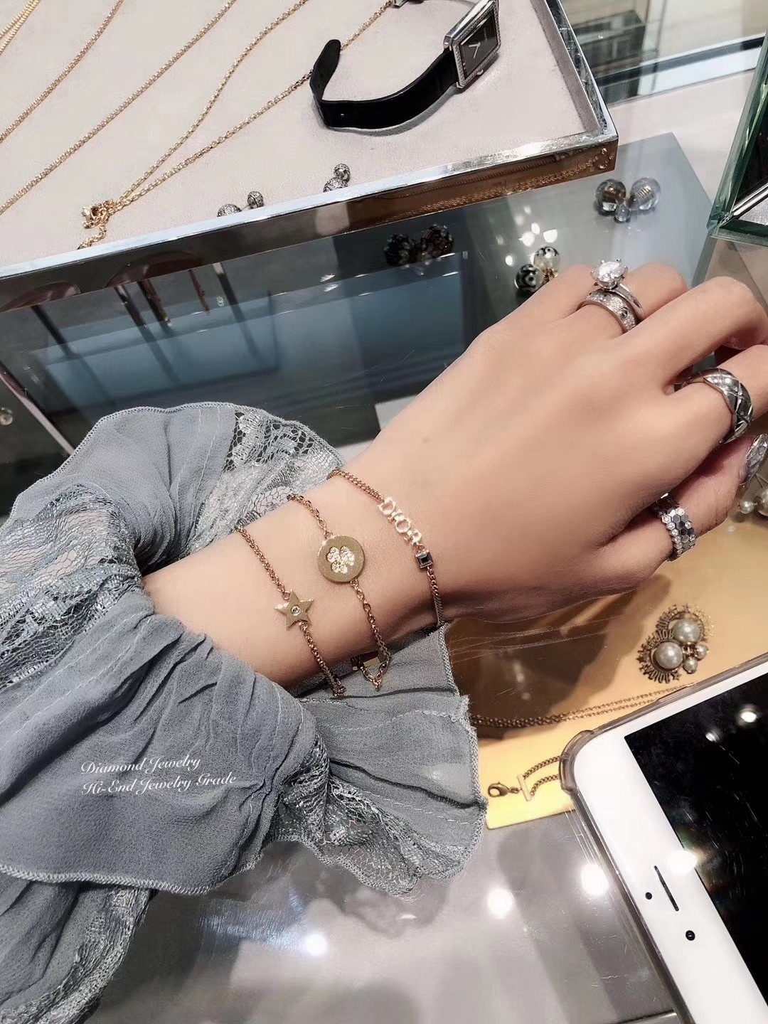 Super Hi-End Quality !!!!! ((งาน 1:1 เหมือนแท้ที่สุดในท้องตลาด)) Dior Bracelet เซตสร้อยข้อมือดิออ คอลล่าสุดค่ะงานอย่างใส่ออกมาน่ารักมากๆค่ะ มีแสตม Dior สวยเป๊ะ งานสวยๆจาก Dior สาวกดิออพลาดไม่ได้เลยนะคะ ใส่ได้ตลอดไม่มีตกยุคคร๊าา อะไหล่สีทองเงา หรูหรา สาวๆห