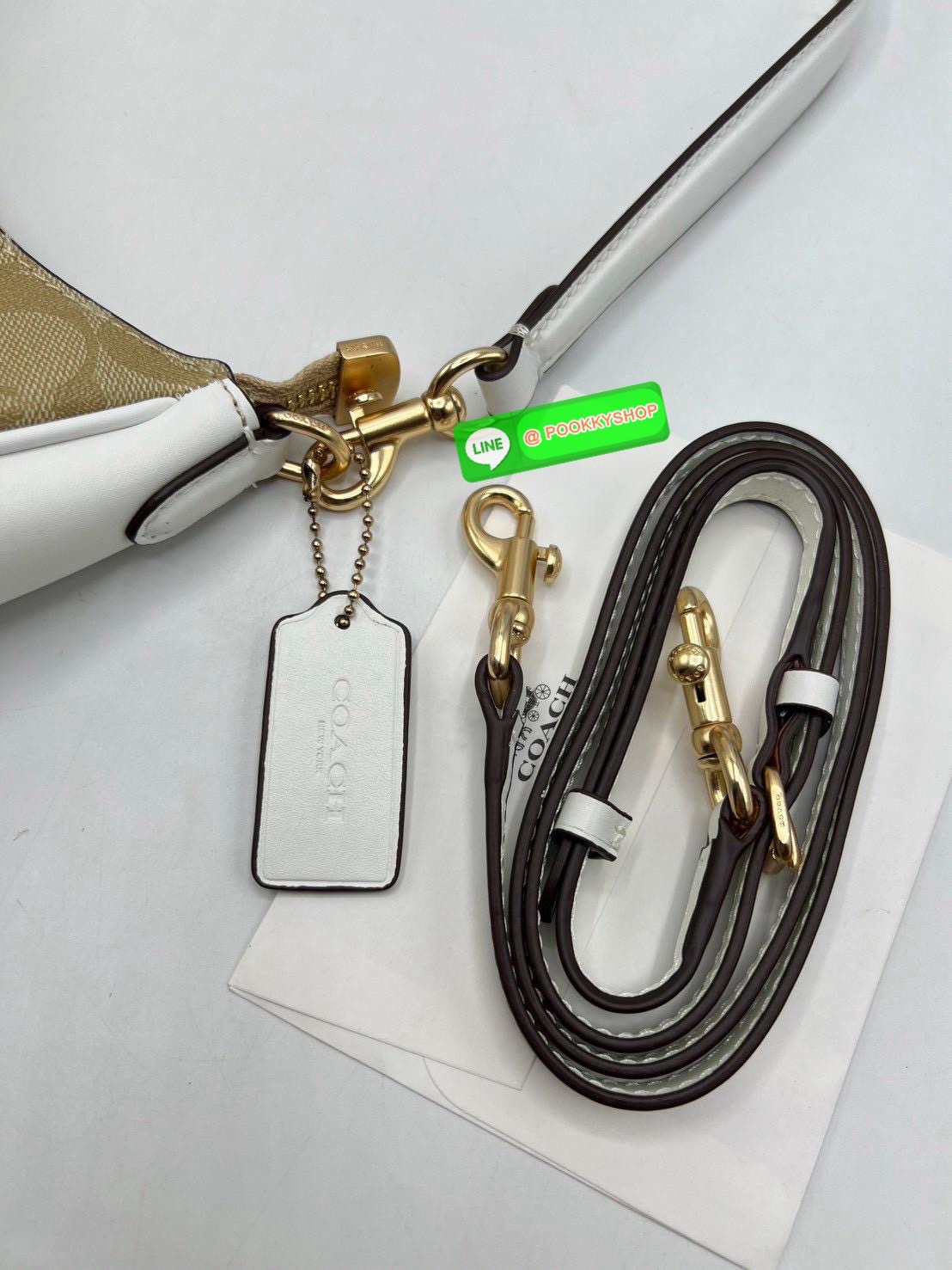 Coach Teri Hobo In Signature Canvas กระเป๋าคล้องไหล่และสะพายข้าง วัสดุแคนวาส+หนังแท้ เปิด-ปิดกระเป๋าแบบซิป ภายในโล่ง มีช่องซิป1ช่อง ช่องใส่ของจุกจิกอีก1ช่อง ด้านหลังมีช่องซิป1ช่อง มีสาย2เส้น สำหรับคล้องไหล่และสะพายข้าง