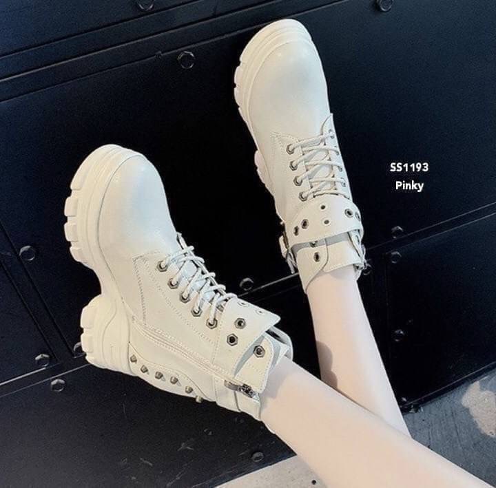 บู้ทผ้าใบเสริมส้น ss1193 งานนำเข้าสุดเท่ห์ ชิคมาก สาวๆใส่แล้วดูเก๋ เท่ห์ ดูดีสุดๆ หนัง pu พื้นนิ่ม อะไหล่ไฮเอนตั้งแต่เชือกผูก หมุดทองไม่มีหลุด งานดี ประณีตทุกจุด