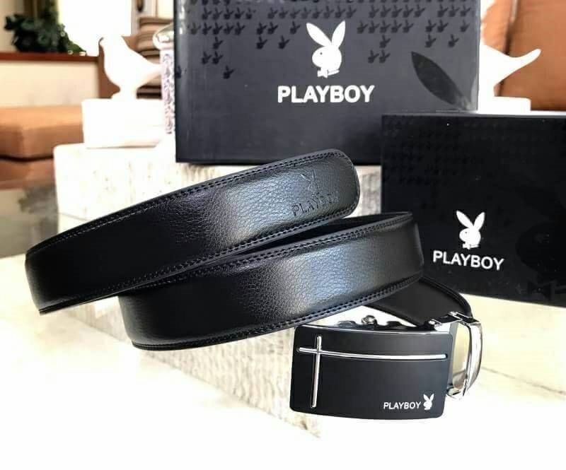 DON'T MISS! PLAYBOY MEN LEATHER BELT (Free Size) เข็มขัดหนังสีดำรุ่นสุดฮิตจาก Playboy หัวเข็มขัดโลหะดำตัดเงินปั้มโลโก้คุณภาพดีตามแบบฉบับของแบรนด์ดีไซน์คลาสสิคเข้าได้กับทุกชุดสามารถปรับได้หลายระดับ มาพร้อมกล่องแบรนด์สามารถมอบเป็นของขวัญได้ ไอเท็มนี้ M