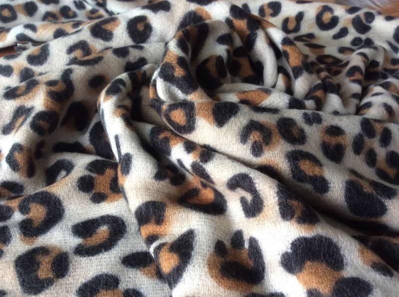 Brand: No Brand ผ้าพันคอลายเสือ 🔥 เสือต้องมา in trend กับแฟชั่นลายเสือ 🔥 ผ้าคลุมไหล่ ผ้าพันคอ ขนาดใหญ่ ทอลายเสือ ลายชัด ลายคมกริบ เนี๊ยบสุดๆ เนื้อผ้าในผืนเดียวกัน สีสวยคลาสสิค เนื้อผ้าหนา เนื้อนุ่ม อุ่นสุดๆ เนื้อผ้าผสมขนสัตว์ หนาวนี้ห้ามพล