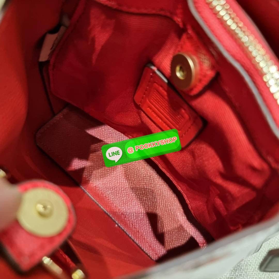 COACH 7267 MINI TOWN BUCKET BAG WITH BUFFALO PLAID PRINT คอลเลคชั่นใหม่ล่าสุด!! น้องสาวคนสวยมาแล้วจ้า สีแดงโดดเด่นต้อนรับเทศกาลคริสต์มาส 🎅🎄 กระเป๋าบัคเก็ต ไซส์มินิ ใบจริงน่ารักม้าก!! น่าใช้แบบที่สุด วัสดุหนังแคนวาสเคลือบลาย สวยคม เปิด-ปิดด