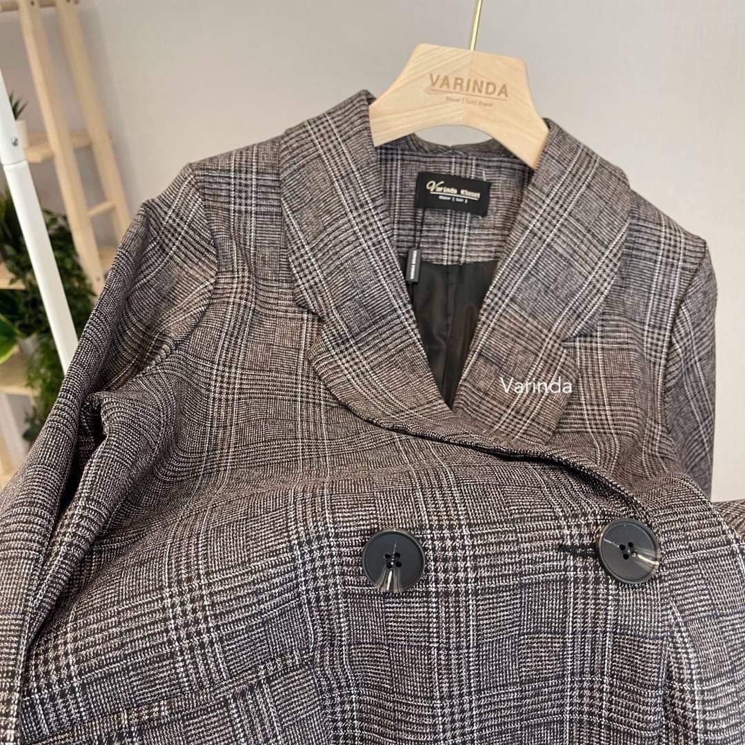 รุ่นนี้แนะนำมากกกก!! ทรงสวย ผ้าใส่สบายมาก ลูกค้าถามกันนมาเยอะมาก รีบสอยเลยจ้าาา สูทเป็นทรงบอย Korea มากๆ ใส่เท่ ใส่คลูๆ มีซับในทั้งตัว กระเป๋าจริงค่า