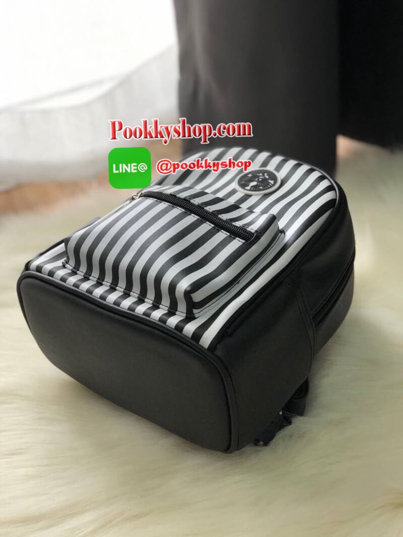 STARBUCKS BACKPACK กระเป๋าเป้สุดน่ารัก ขนาดกำลังพอเหมาะสำหรับใส่ของระหว่างวัน และช่องจัดเก็บอีกหลากหลายรูปแบบ ดีไซน์สวยนับเป็นอีกหนึ่งกระเป๋าเป้ที่พร้อมให้คุณได้สะพายออกไปข้างนอกได้ทุกวันอย่างมั่นใจ เพราะแมทช์เข้ากับทุกลุค รุ่นนี้แนะนำเลยค่า