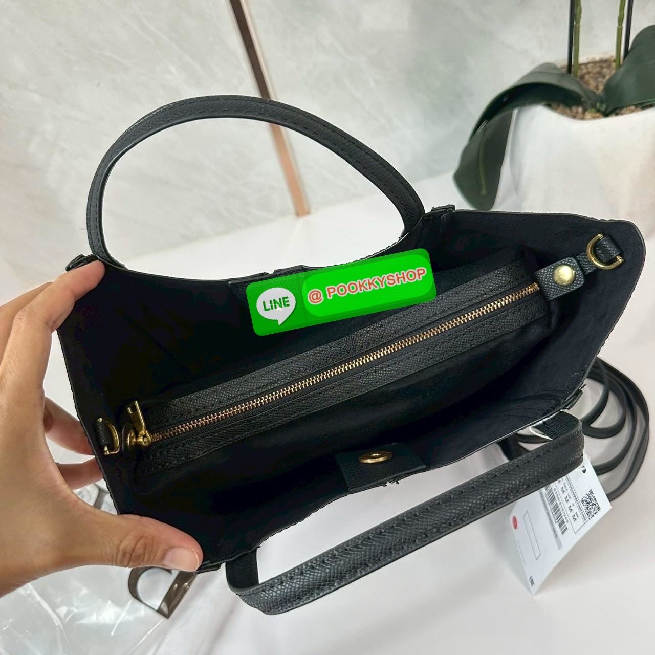 ZARA MINI CITY BAG WITH TOPSTITCHING กระเป๋าถือ /สะพายข้างยกระดับลุคของคุณด้วยกระเป๋ามินิซิตี้ดีไซน์โมเดิร์น โดดเด่นให้กับทุกสไตล์การแต่งตัว