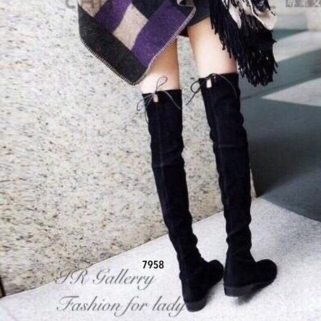 แบบขายดี !!! พร้อมส่ง บูทยาวคลุมเข่า แบบสวมวัสดุหนังกลับนิ่ม ผูกโบว์ด้านหลัง ด้านในซับขนนุ่มๆใส่แล้วอุ่นเท้า พื้นกันลื่นหนา 1 นิ้ว ใส่เที่ยวต่างประเทศ โดดเด่นสะกดทุกสายตาจร้า!!!