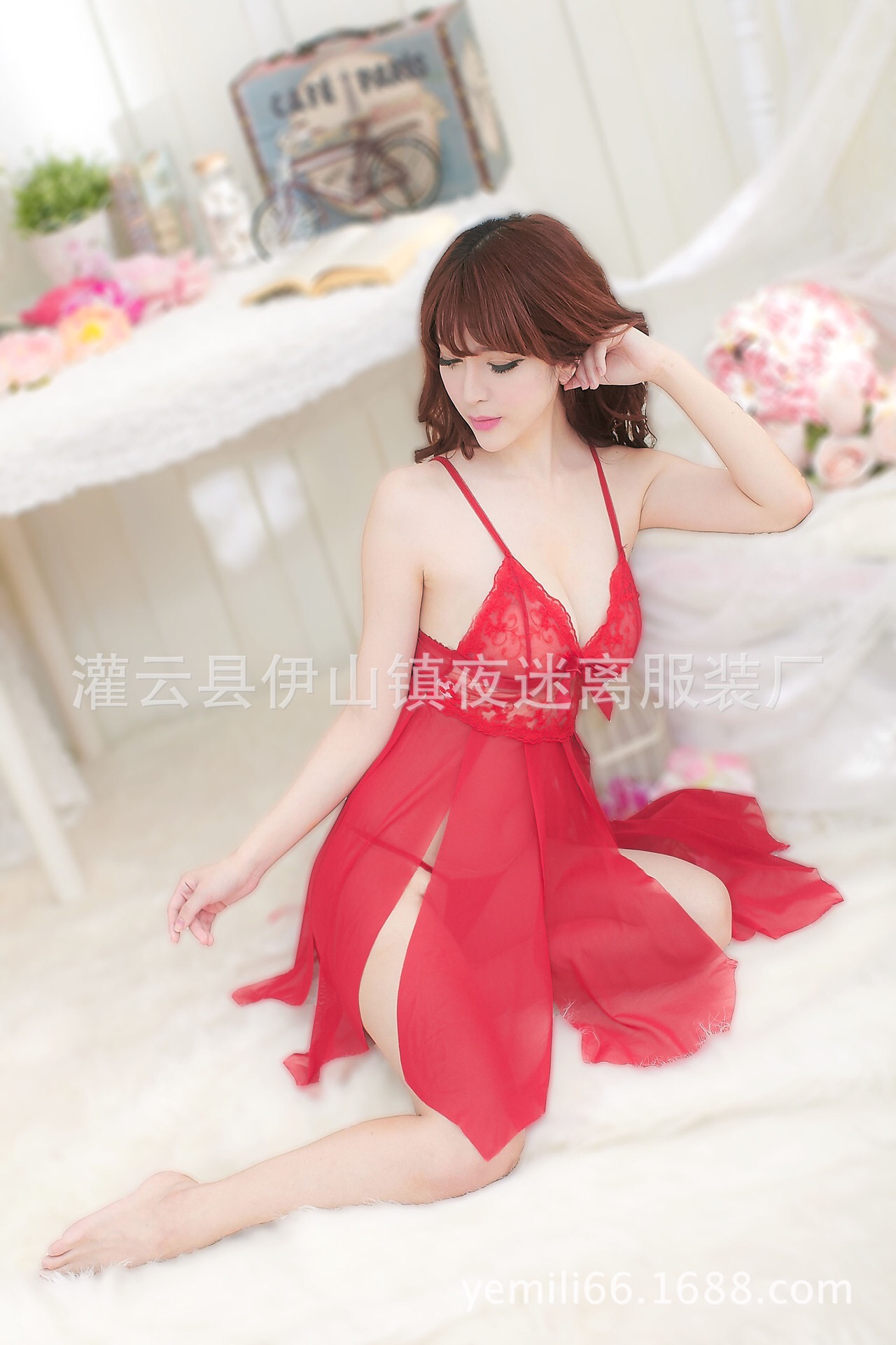 ชุดนอนเซ็กซี่ ซีทรู แต่งลูกไม้ปัก สีแดง แต่งแหวกด้านล่าง สวยเซ็กซี่มากๆคะ เนื้อผ้าทิ้งตัว งานปักเกรดพรีเมี่ยมคะ