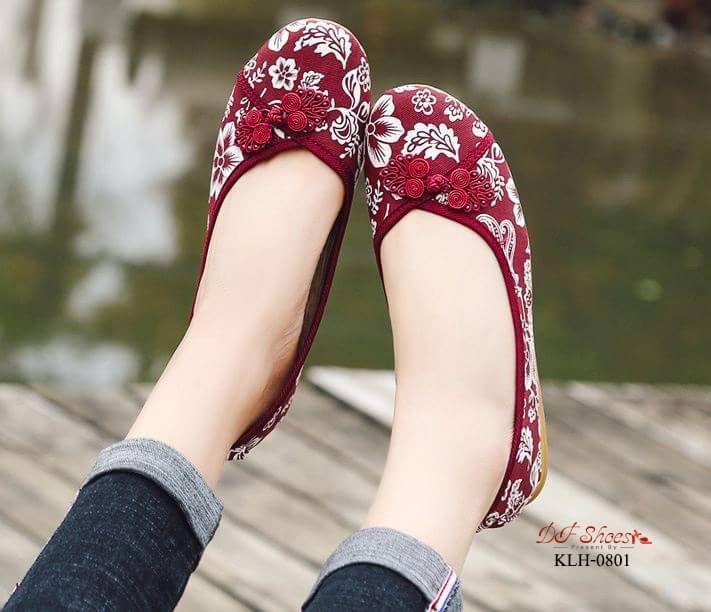 สินค้าพร้อมส่ง รองเท้าคัชชูส้นเตี้ยกี่เพ้าแบบสวม วัสดุผ้าแคนวาส ลายดอกท้อ สวย ใส่แมทง่าย พื้นยางกันลื่น น้ำหนักเบา สวมใส่สบายค่ะ