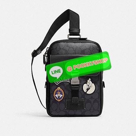 COACH DISNEY X COACH TRACK PACK IN SIGNATURE CANVAS WITH PATCHES (COACH CC113) กระเป๋าสะพายไหล่ และคาดอก ดีไซต์ทันสมัย สุดเท่ห์โดดเด่น ด้วยลวดลายตัวละครดิสนี่ย์ วัสดุหนังแคนวาสตัดขอบหนังแท้ เปิด-ปิดด้วยซิป ภายในกว้าง มีช่องเล็กๆหลายช่อง มีสายล็อคด้านหน้า