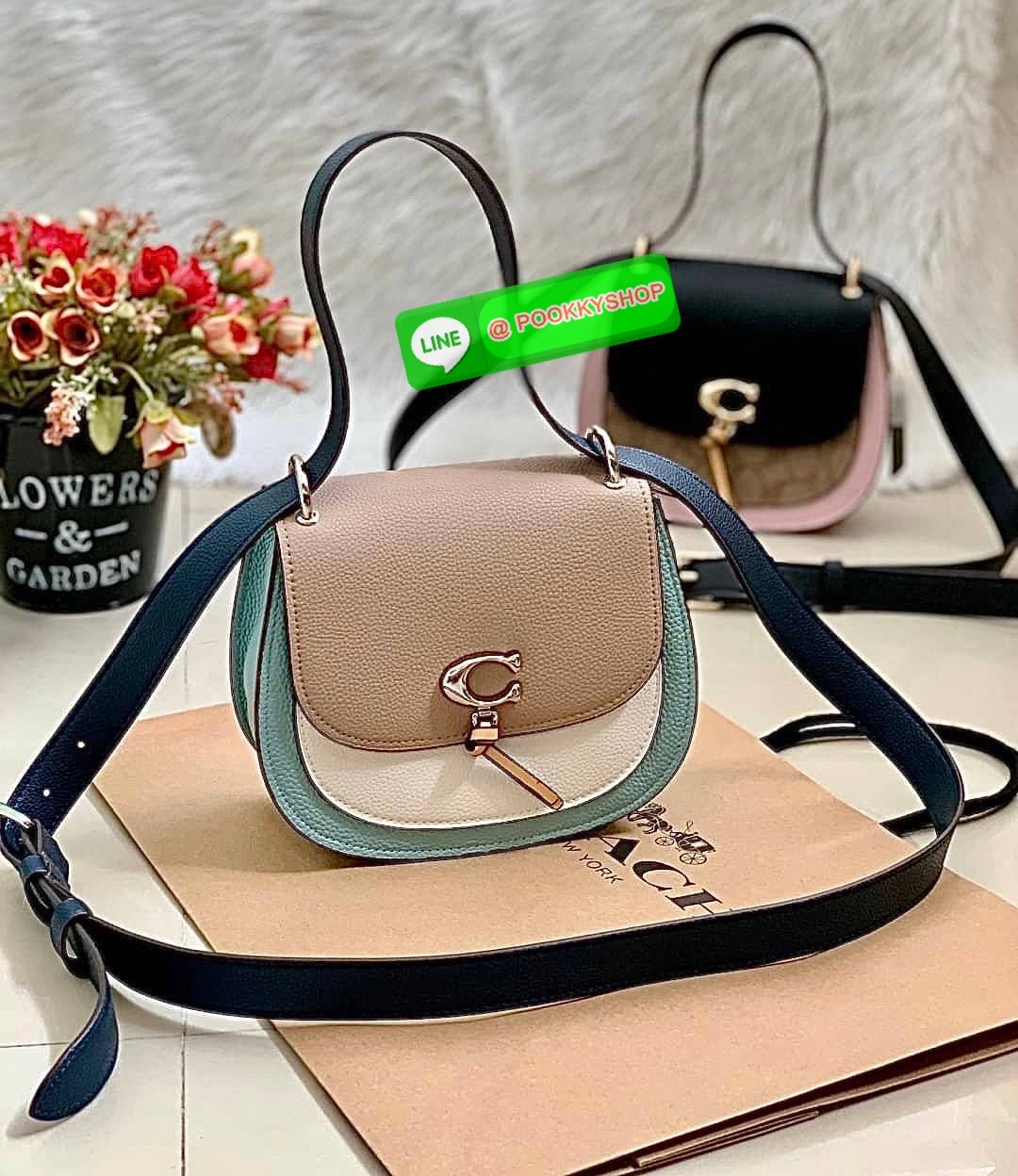 COACH REMI SADDLE BAG IN COLORBLOCK ((1330)) พร้อมส่งที่ไทยอีกครั้ง! กระเป๋าสะพายข้าง//ครอสบอดี้ร์//หรือทบเป็นสายคู่สะพายไหล่ได้ค่ะ แล้วแต่ชอบเลยค่ะ! วัสดุหนังแท้ ลายหนังสวยมากๆค่ะรุ่นนี้ หลงรักแน่นอน💋 🎀ด้านหน้ามีอะไหล่โลโก้ตัวC มีพู่ห้อยน
