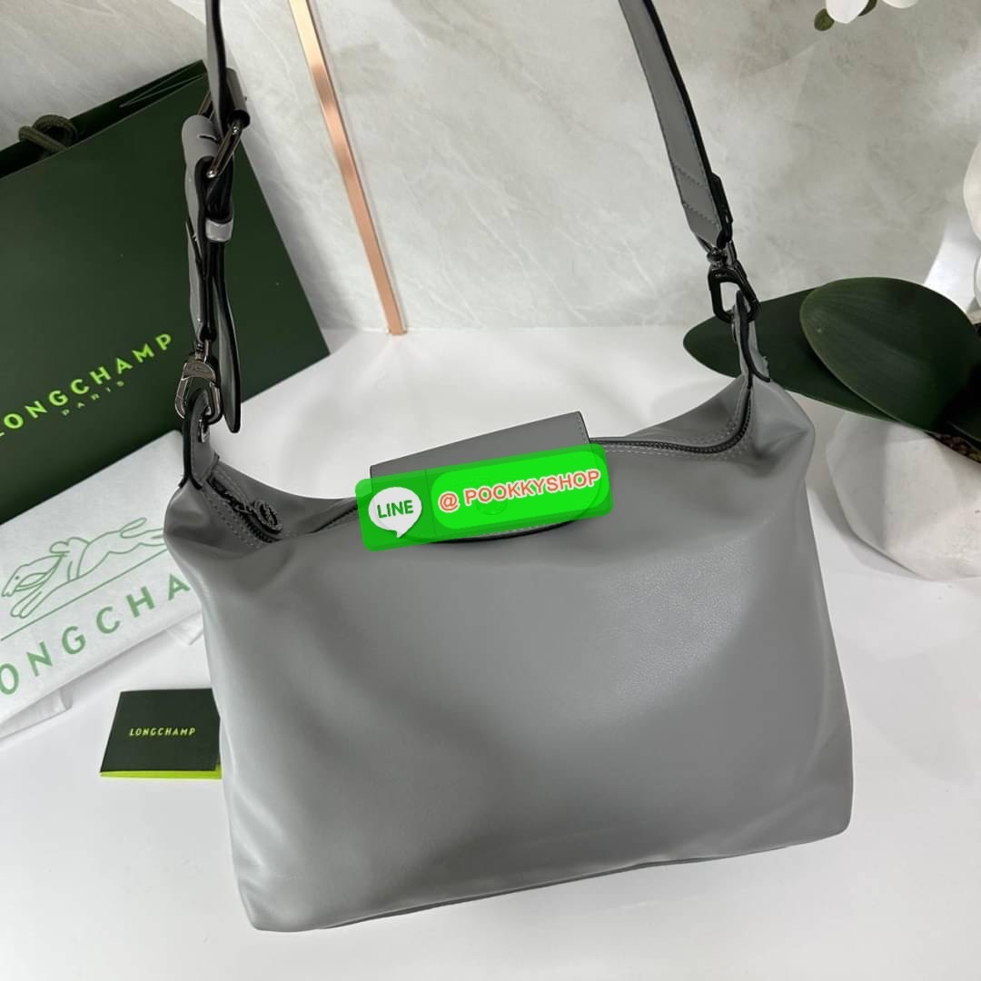 LONGCHAM LE PLIAGE XTRA Hobo bag M กระเป๋าสะพายไหล่ HOBO ออกแบบเพื่อให้ดูเรียบหรูหรา มีความสง่า รูปทรงเก๋ไก๋ วัสดุหนังแกะนิ่มมือ สายสะพายไหล่ปรับระดับได้และถอดออกถือได้ เปิด- ปิด ด้วย ซิป ภายใน ช่องโล่งกว้าง มีช่องซิปแยก ใบใหญ่สามารถใส่ของได้เยอะคะ