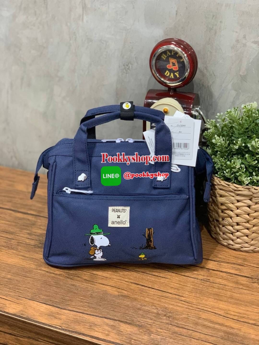 Anello X Peanuts 2 ways Boston regular size(Os-S044) ได้ Collaboration หรือเป็นการร่วมงานกับตัวการ์ตูนสุดคลาสสิคอย่าง Peanuts มานำเสนอโดยเอาคาแลคเตอร์ ในการใช้ชีวิตประจำวัน ที่เหมาะสม มาวางบนตัวกระเป๋า กระเป๋า anello (อเนลโล่) กระเป๋าเป้แบรนด์ของญี่ปุ่น ท