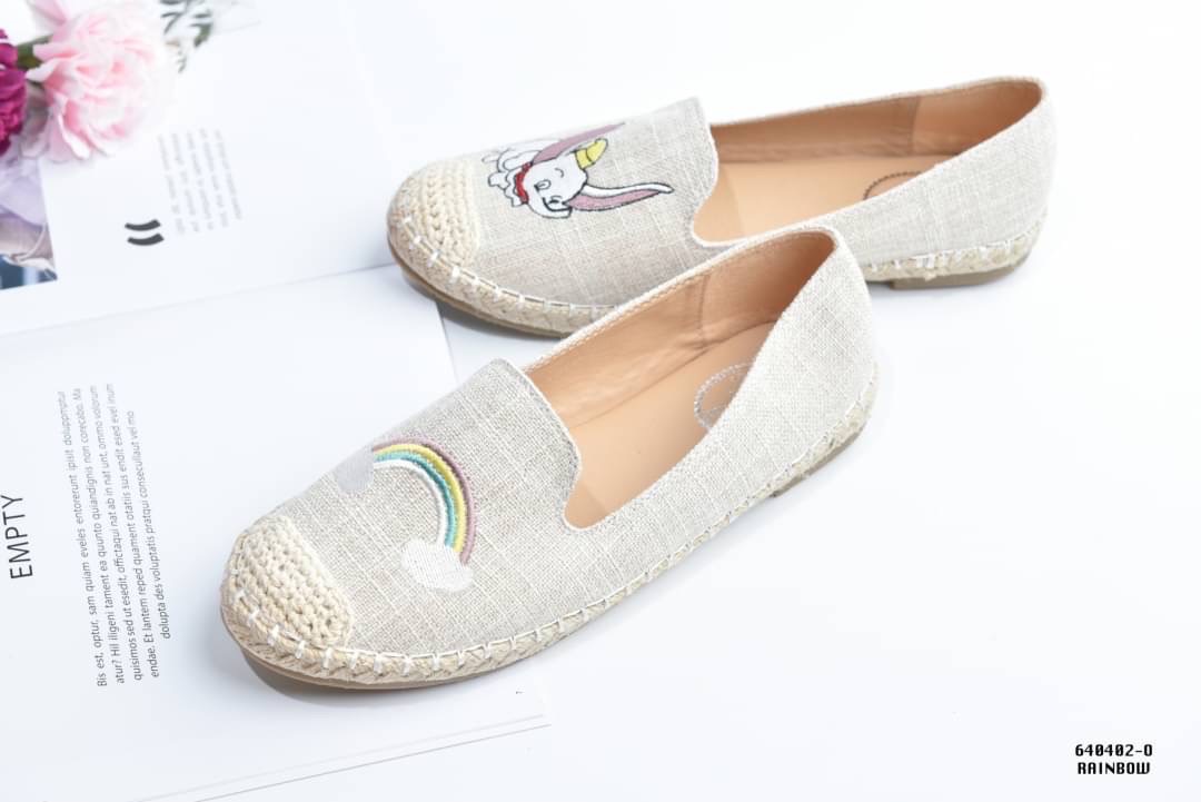 สินค้าขายดี พร้อมส่ง รองเท้า slip on งานขายดีมาแล้วจ้า ขายดีตลอดกาล จะใส่เดินทาง หรือไปเที่ยวก็ได้ค่ะ งานสวย แม่ค้าคอนเฟริม ห้ามพลาดเลยจ้าตัวนี้แนะนำ อย่าช้ารีบเลย