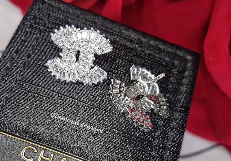 New Arrival !!!!! ชุดเซต Chanel Earring & Necklace งานเพชรปาเกต ประดับเพชร CZ แท้ งานสวยมากๆค่ะ เพชรสวยวิ้ง จัดมาเป็นชุดทั้งสร้อยและต่างหู ใส่เข้ากับชุดได้ทุกชุดทุกโอกาส ดูลุคคุณมากๆๆๆ ไม่มีเอ้าท์เลยจ้า งานน่ารักมากๆ พูดเลยย ชุดเซตนี้ ควรมีเก็บไว้ที่บ้านเ