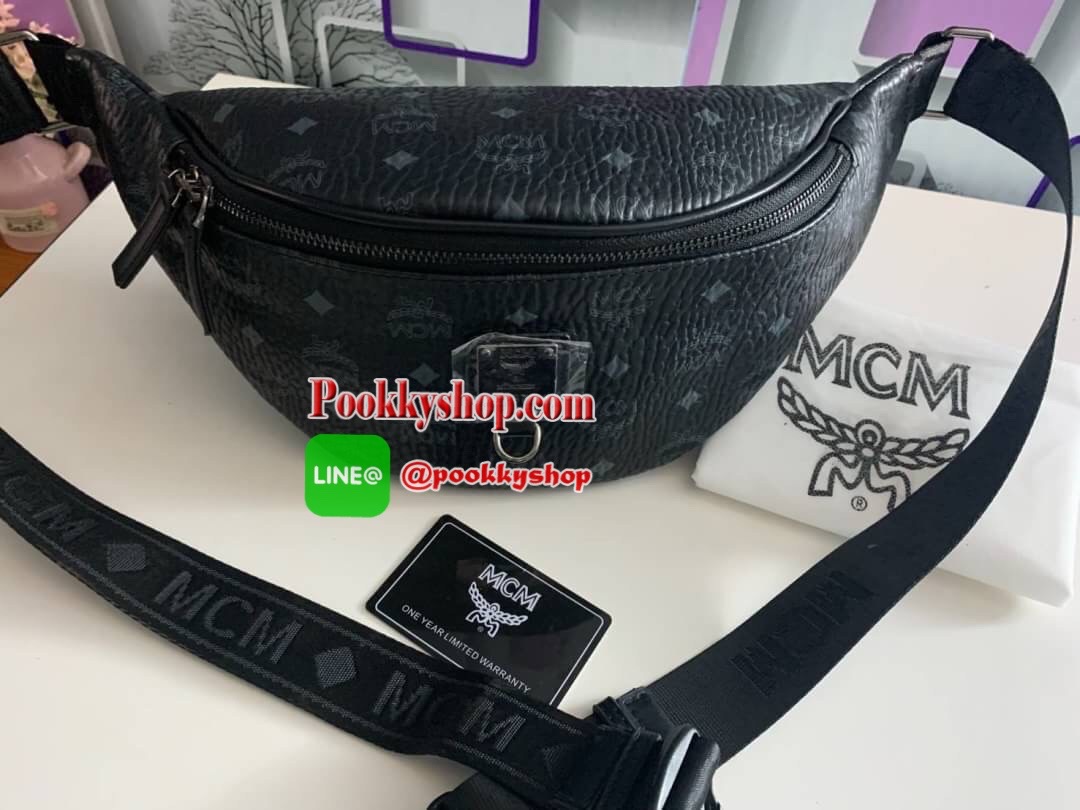 MCM Fursten ลาย Visetos กระเป๋าคาดอก/เอว ที่เข้ากับทุกไลฟ์สไตล์ จะคาดรอบเอวหรือพาดลำตัวก็ให้ลุคสตรีทแบบทันสมัย วัสดุหนังสังเคราะห์เคลือบผิวลาย Visetos หนังดีมากๆ ค่ะเปิด-ปิดด้วยซิป 2 ทาง ด้านหลังมีช่องซิปยาว 1 ซิป ด้านในโล่งกว้าง และมีช่องสำหรับเก็บของจุก