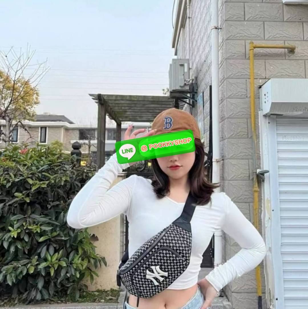 New collection!!! MLB MONOGRAM HIP SACK NEW YORK YANKEES กระเป๋าทรงคาดอก คาดเอว สะพายไหล่ จากแบรนด์ดัง MLB เป็นรุ่นยอดฮิต อีกคอลเลคชั่นที่ขายดี วัสดุ ผ้า NYLON กันน้ำ ด้านหน้าปักโลโก้แบรนด์ อะไหล่แบรนด์ ด้านใน มีช่องซิปแยก 1 ช่อง และ ช่องหลักใหญ่ 1 ช่อง ม