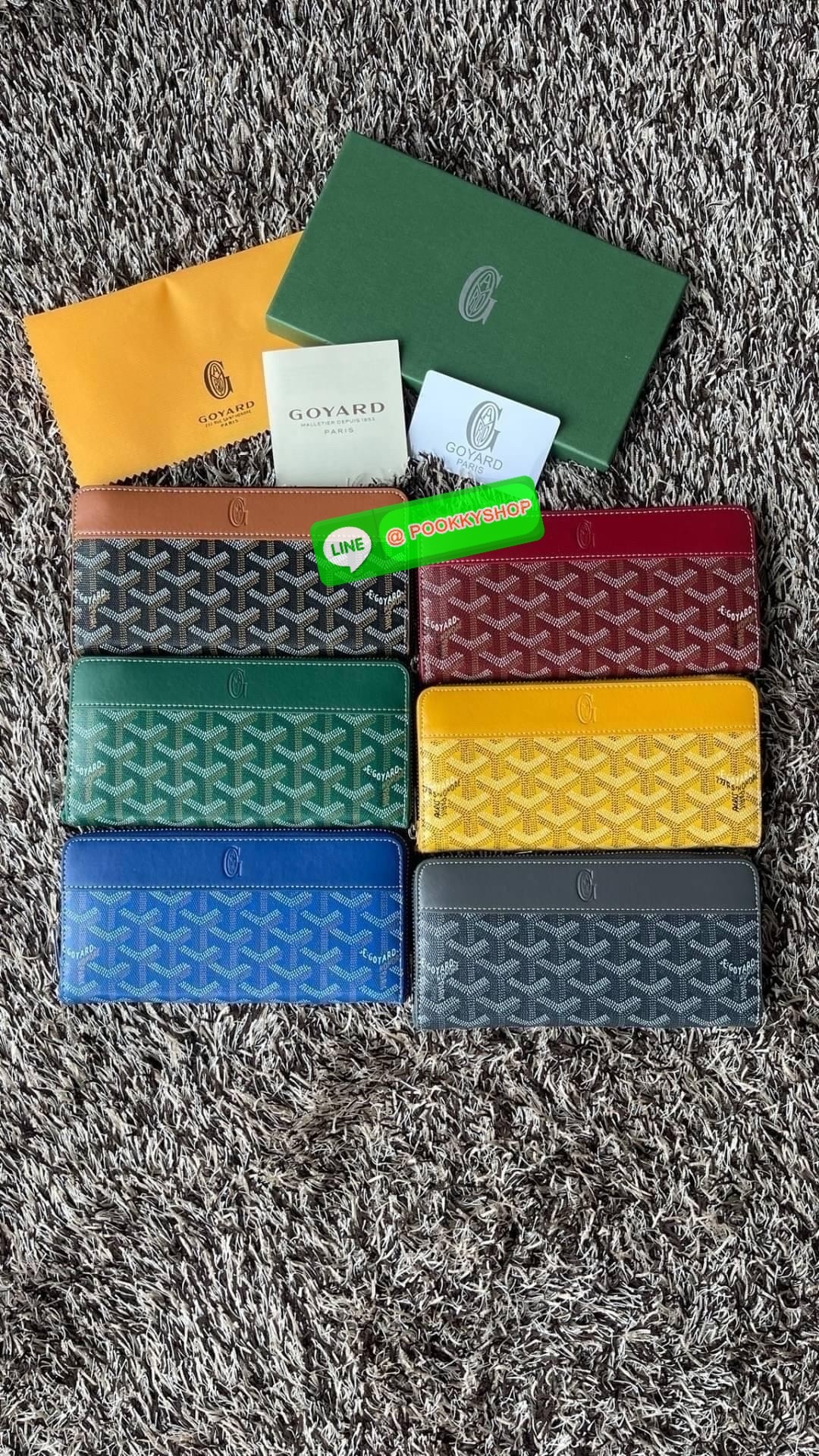 Goyard Matignon GM Wallet แบรนด์สัญชาติฝรั่งเศสที่มีความคลาสสิคและลวดลายอันเป็นสัญลักษณ์ อีกหนึ่งรุ่นที่แนะนำ กระเป๋าสตางค์ แบบยาว Matignon GM ที่มีซิปปิดสนิทและปลอดภัย ช่องใส่การ์ด 12 ช่อง ช่องซิปตรงกลาง และช่องเก็บของขนาดใหญ่ 2 ช่อง ช่วยให้คุณเก็บการ์ด