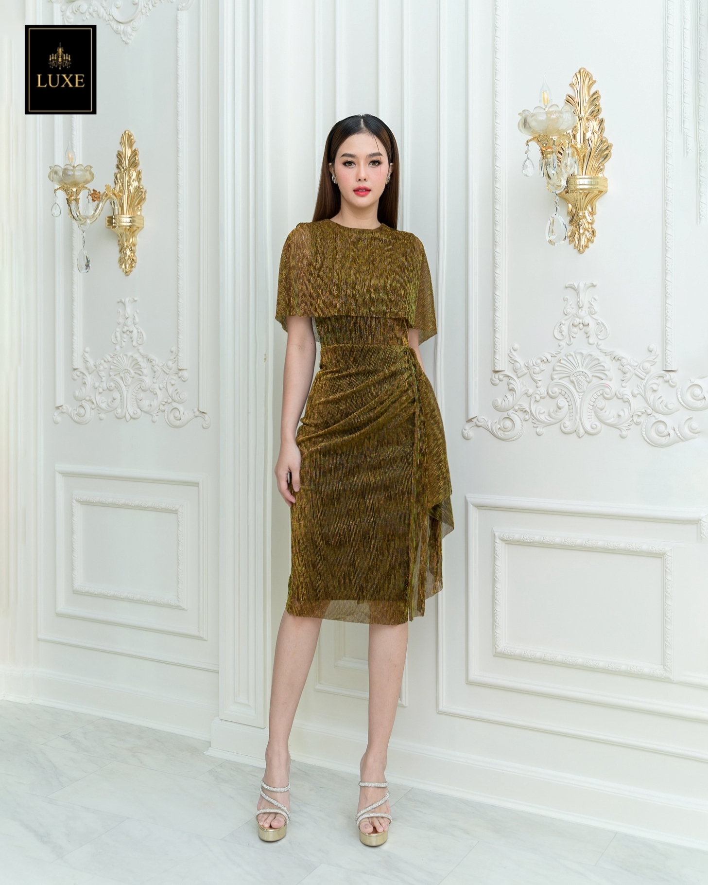 เดรสแฟชั่น เดรสเสื้อคอกลมแขนกุด ดีเทลเป็นเสื้อคลุมไหล่ในตัว