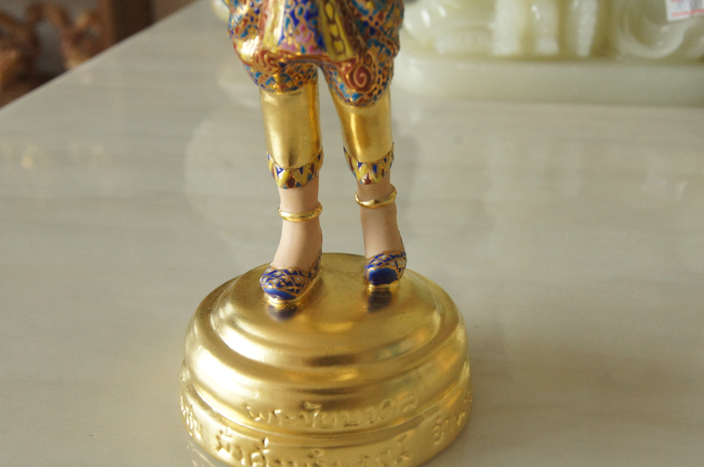 พระชัยมงคล ขนาด สูง 22 กว้าง 6 cm (งานเบญจรงค์ )