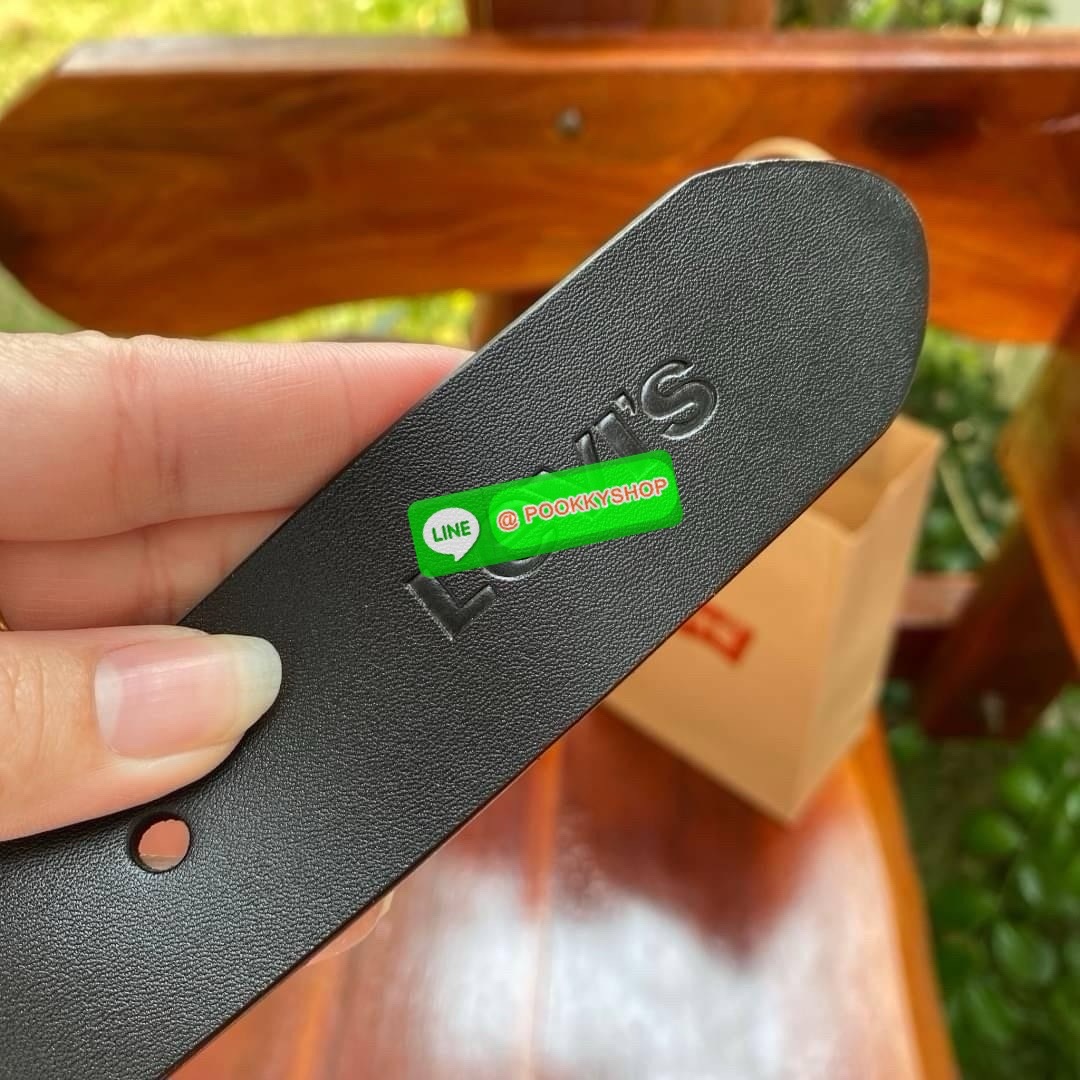 Levi’s Belt set ชุดเข็มขัดที่มาแบบfull set สามารถส่งมอบเป็นของขวัญสำหรับคุณผู้ชาย หัวเข็มขัดอะไหล่เงินรมควันสามารถหมุนได้ สลับใช้ได้ทั้งสองด้าน เสมือนซื้อ1ได้ถึง2สไตล์ ความยาวสายรวมหัวเข็มขัด 50นิ้ว มาพร้อมที่เจอะรูเข็มขัดค่ะ