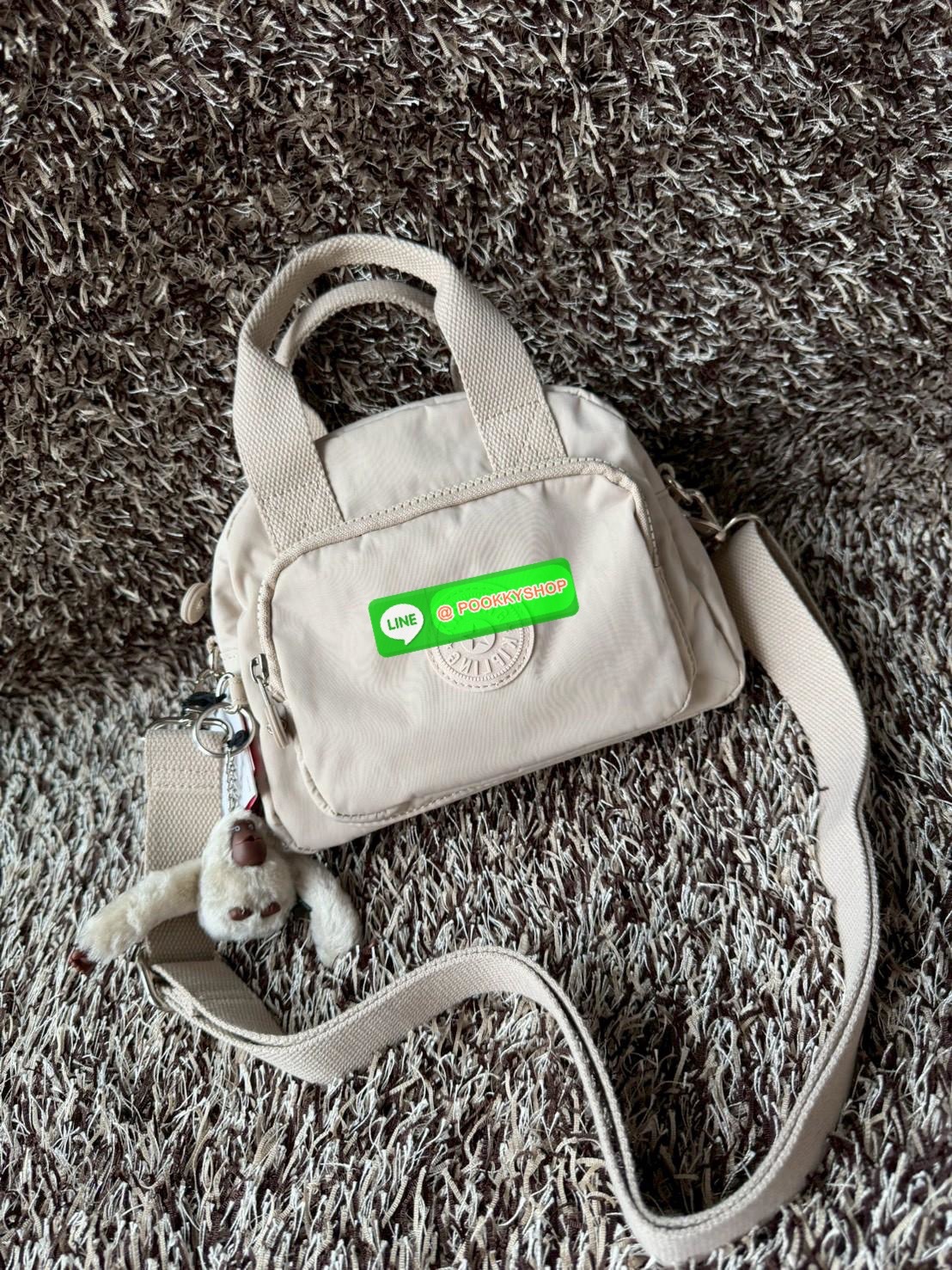 💕Kipling Unisex Shoulder Bag Defea กระเป๋าสะพายข้าง Defea Mini ที่ตอบโจทย์ทุกวันของคุณ ไม่ว่าคุณจะออกไปทำธุระประจำวัน หรือพบปะกับเพื่อนฝูง Defea Mini เป็นกระเป๋าที่น่ารักและน้ำหนักเบา ที่สุดในคอลเล็กชัน