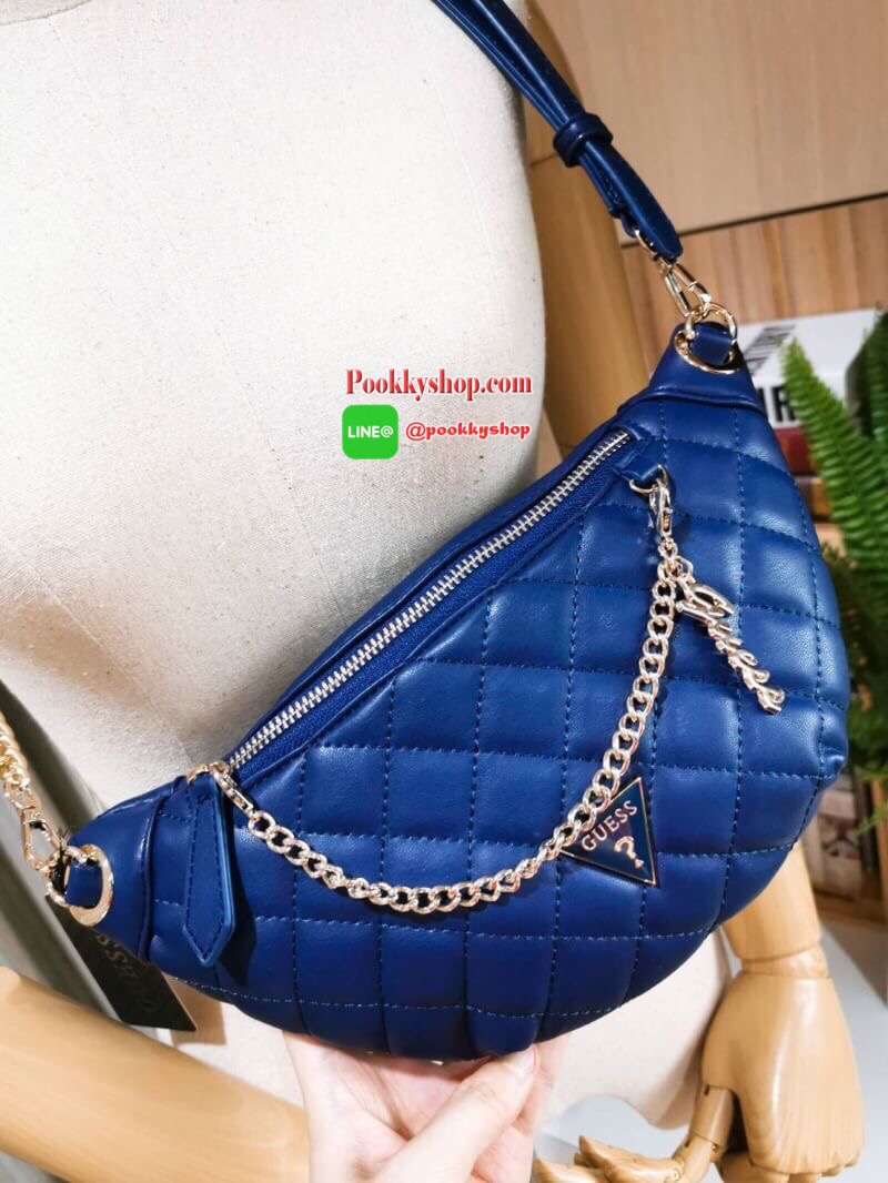 NEW ARRIVAL! Guess Kyli Fanny Pack Belt Bag 2019 กระเป๋าสะพาย/คาดเอว/คาดอกรุ่นใหม่ล่าสุดจาก GUESS FACTORY วัสดุหนังเเกะสังเคราะห์แบบนิ่มลายตารางเปิดปิดด้วยซิป ด้านหน้าประดับโซ่ห้อยโลโก้ดูมีดีเทล ด้านหลังมีช่องซิป ภายในมีโลโก้และช่องซิป สะพายได้หลายแบบไม่จ