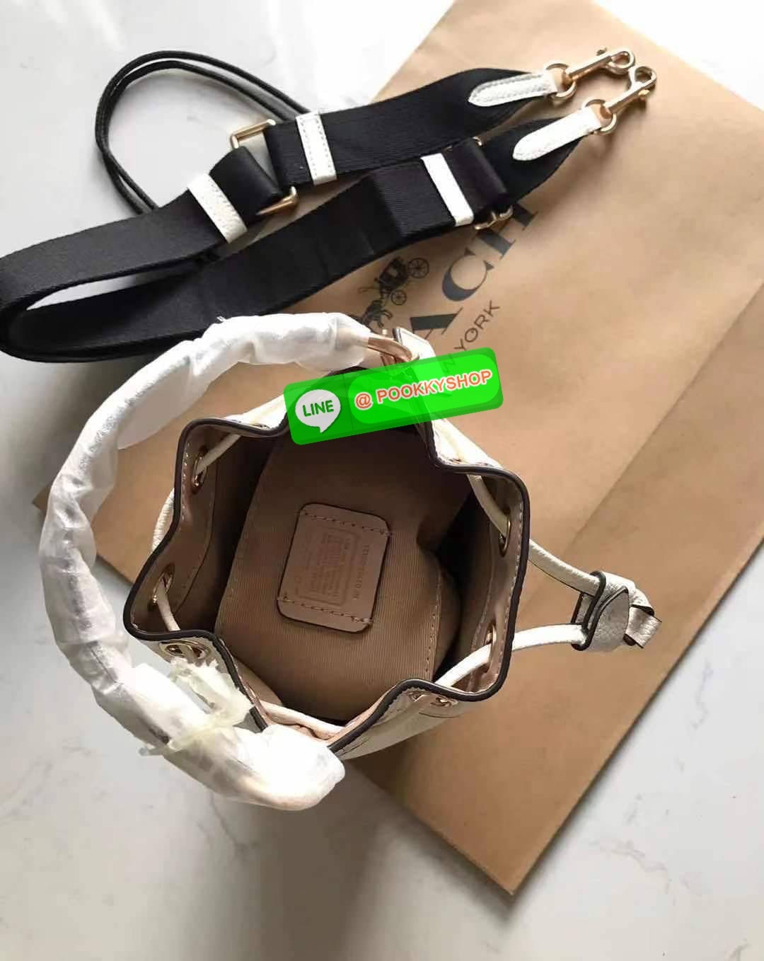 New arrival! 🌈น้องใหม่ล่าสุด สวยหรู ดูดีมากๆค่ะ! COACH DEMPSEY DRAWSTRING BUCKET BAG ((C4100//C4102)) พร้อมส่งที่ไทยค่ะ! กระเป๋าทรงขนมจีบ หนังแท้นิ่มสวยมากๆค่ะ จุดเด่นด้านหน้าปั้มโลโก้แบรนด์ ปากกระเป๋าแบบหูรูดใช้งานง่าย ภายในสามารถใส่ของจำเป็นในชี