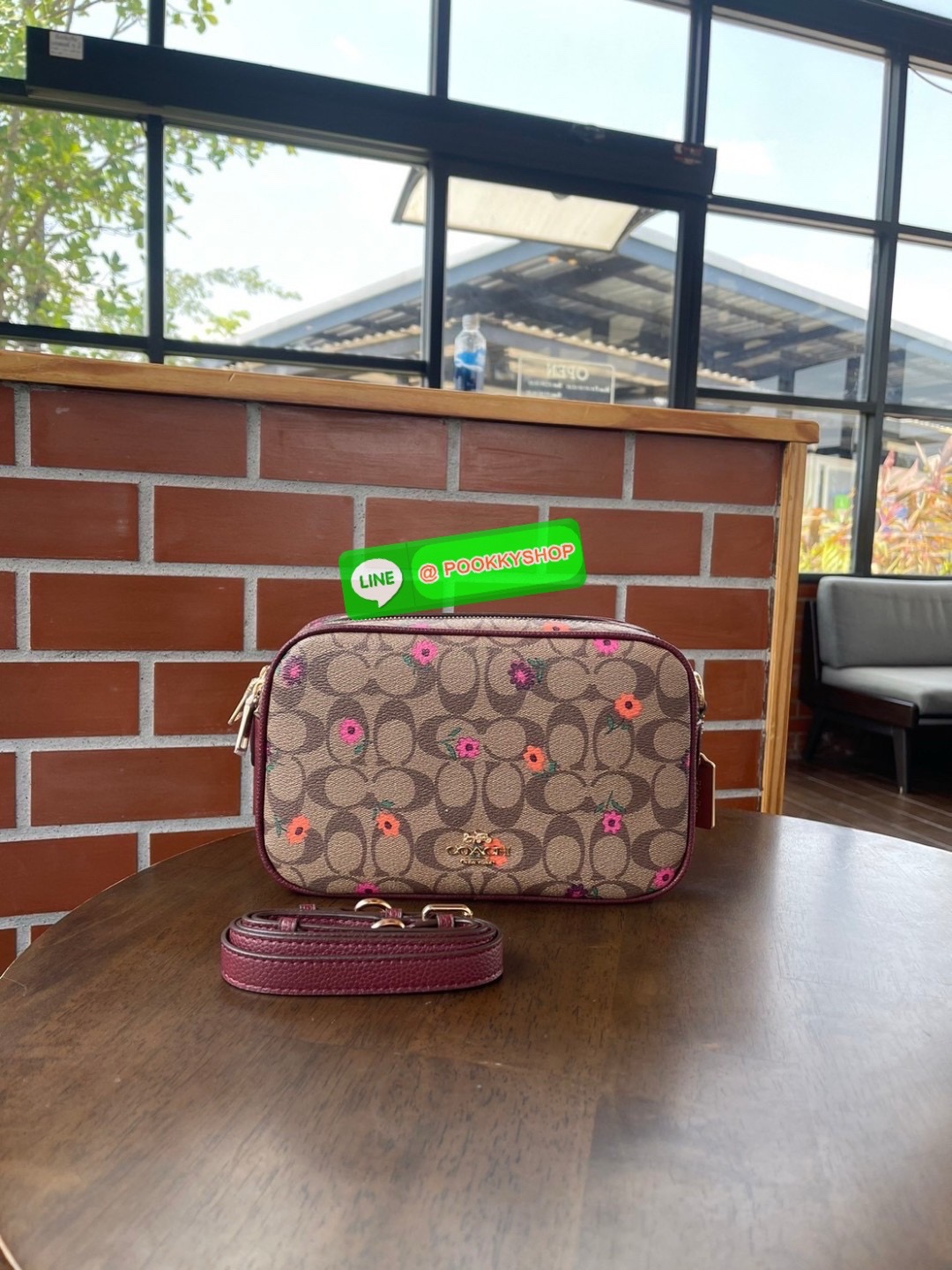 Coach JES CROSSBODY IN SIGNATURE CANVAS (COACH C5800) WHITE FLOWER PRINT /BLACK BROWN MULTI/LIGHT GOLD Product details | Signature coated canvas with smooth leather details| Inside multifunction pocket| Double zip closure, fabric lining| Outside slip pock