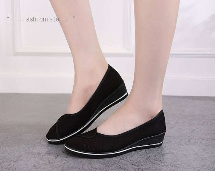 มาแล้วค๊าาา รอบที่แล้วหมดไวม๊ากก ใครรออยู่รีบๆสั่งค๊าา รองเท้าคัชชูลำลองสไตล์เกาหลี วัสดุผ้าแคนวาส พื้นยางพารา 1.5นิ้ว ทรงสโลปรับน้ำหนักเท้ายืดหยุ่นดีเยี่ยม ใส่สบายมากๆ แมชได้ทุกชุดค่ะ งานสวย ถ่ายจากสินค้าขายจริง 100%