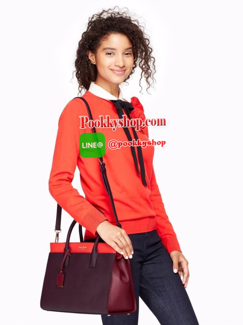 พร้อมส่งรุ่นหายาก! Kate Spade New York Women's Cameron Street Candace Satchel (Apple jelly / Merlot / Mahogany) กระเป๋าถือหรือสะพายหนัง Saffiano สวยอยู่ทรงสไตล์ PRADA รุ่นนี้โดดเด่นที่สี Multicolor สุดชิค ด้านหน้าประดับโลโก้แบรนด์อะไหล่ทอง พร้อมสายสะ