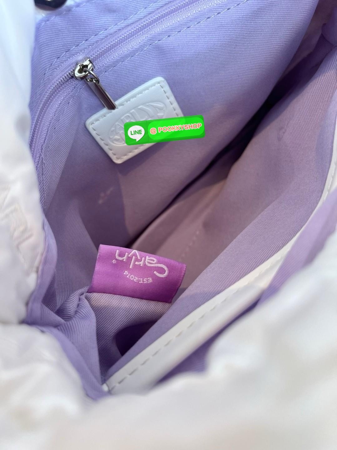 CARLYN TWEE MINI BAG #ไม่มินิตามชื่อจ้าา😘 💌พร้อมส่ง!สวยฉ่ำๆทุกสี ไม่มีไม่ได้แล้วจ้าา📌 ✔️กระเป๋าวัสดุไนล่อนอย่างดี นิ่มฟู ปักลายแบรนด์อันเป็นสัญลักษณ์ของรุ่นทั้งใบสวยงามค่ะ