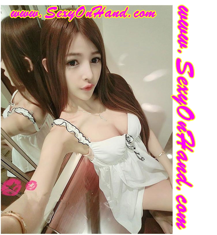 ชุดนอน คุณหนู ชุดนอนสายเดี่ยว สีขาว แต่งระบายสาย ไสตล์เซ็กซี่ ใสๆ แบบกระโปรงแต่งทบด้านหน้า เนื้อผ้าบางเบาสีขาว ยืดหยุ่นได้ เนื้อผ้าบางเบา สวยใส มากๆเลยคะ