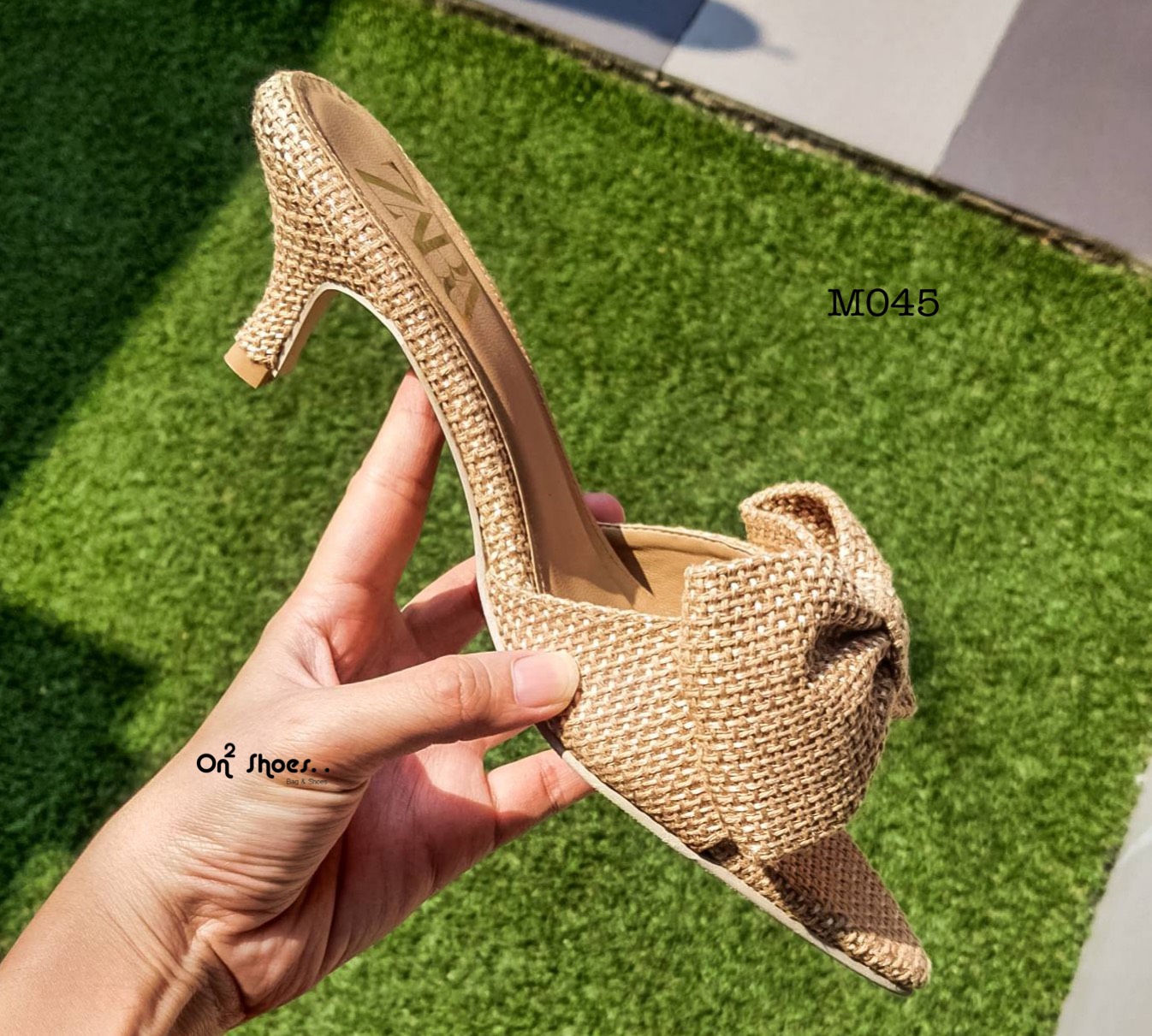 พร้อมส่ง สวยอีกแล้วค่ะ Zara ส้นเข็มผ้ากระสอบโบตัวใหม่ งานดีมากกก งานแนวนี้ คือ ปังมาก กระสอบปีนี้ต้องให้นางค่ะ น่ารักมากกกก ดีเทลสวยเป๊ะ