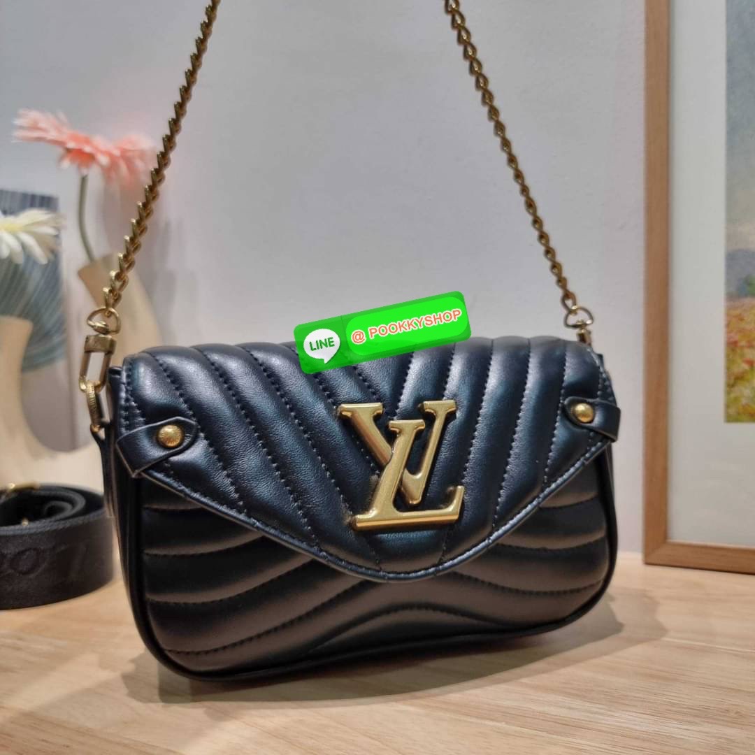 🔆 Model LV new wave pochette multi bag 🔆 Details กระเป๋าสะพายมัลติฟังก์ชั่น พรีเมี่ยมกิ๊ฟสุดหรู คุ้มจาก dutyfree มาพร้อม box set รับรองว่าดีงาม ลูกเล่นคลาสสิคผสานความวินเทจ มีสายสะพายให้ 2 เส้น และกระเป๋าใบลูก เล็กน่ารัก ภายในเป็นช่องโล่ง