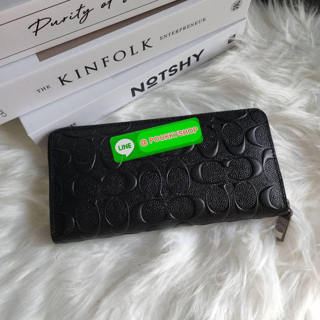 COACH ACCORDION WALLET IN SIGNATURE LEATHER (COACH F58113 ) กระเป๋าสตางค์ลาย C นูน แบบซิปรอบ เหมาะสำหรับคนที่ชอบกระเป๋าสตางค์แบบใบยาว วัสดุหนังแท้ เปิดปิดด้วยซิปรอบ ใส่บัตรเครดิตได้ 12 ใบมีช่องซิปตรงกลางใส่เหรียญ สามารถใส่โทรศัพท์มือถือได้