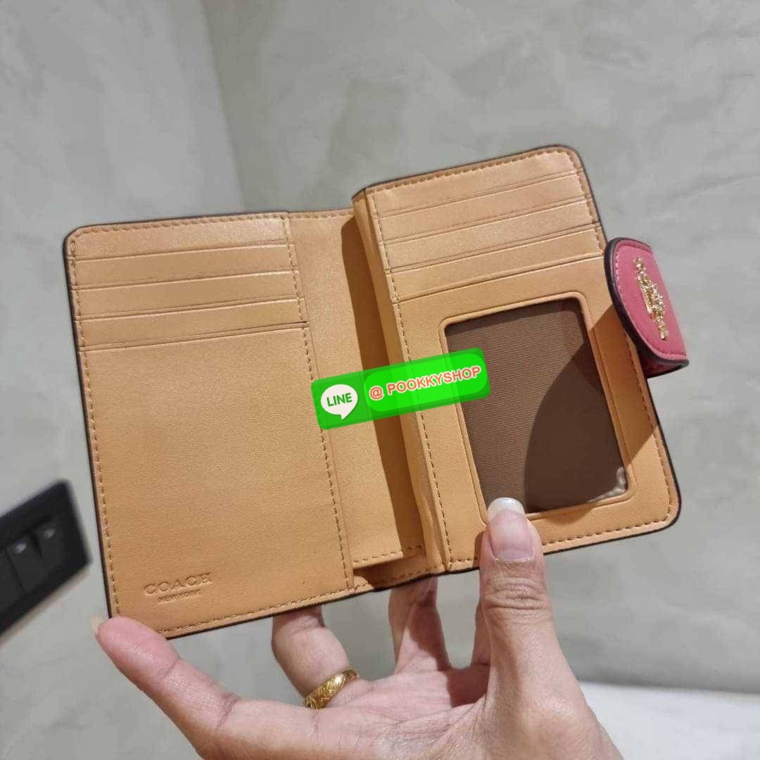 COACH C8730 MEDIUM CORNER ZIP WALLET IN SIGNATURE CANVAS WITH WILDFLOWER PRINT คอลเลคชั่นใหม่ กระเป๋าสตางค์ใบกลาง ดีไซน์ใหม่ สุดหรู คละลายพริ้นท์เต็มใบ น่าใช้ไปอีก วัสดุหนังแคนวาสเคลือบลาย ภายในมีช่องใส่บัตร ใส่ธนบัตรได้ครบ และมีช่องซิปแยก ใบจริงสวยมากๆ แ