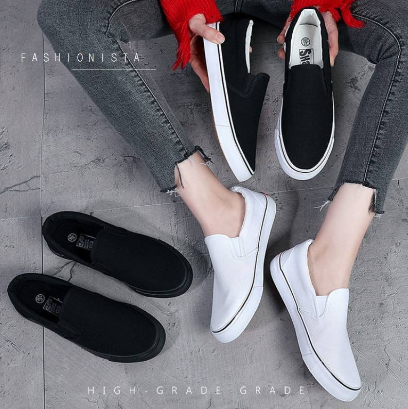 สลิปออนแบบมาใหม่ ใส่สบาย คล่องตัว พร้อมส่งค่ะ รองเท้าแฟชั่นชิคๆ ทรงเบสิค ฮิตตลอดกาล วัสดุผ้าแคนวาสเนื้อหนานุ่ม กระชับเท้า แต่งขอบยางยืดด้านข้าง เน้นความสบายในการสวมใส่ พื้น 1นิ้ว ใส่ง่ายเดินไม่เมื่อย ดีไซน์เรียบง่ายใส่แมชเสื้อผ้าได้ทุกแนวจ้าา มีไว้ได้ใช้แ