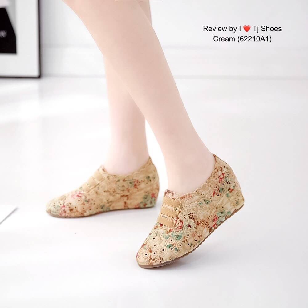 พร้อมส่งรองเท้าเพื่อสุขภาพ ที่ทั่งเกร๋ทั้งน่ารักสุดๆ รองเท้ารุ่นนี้เป็นงานสั่งทำพิเศษ น้ำหนักเบา ผ้าลายเกร๋ๆ มีรูระบายอากาศใส่แล้วไม่อับชื่น แถมพื้นบุนิ่มใส่นุ่มเดินทั้งวันได้สบายมากๆ แมทกับชุดอะไรก็เกร๋ก็น่ารัก ของจริงสวยมาก สวยตรงปกแน่นอนเพราะรูปถ่ายจาก