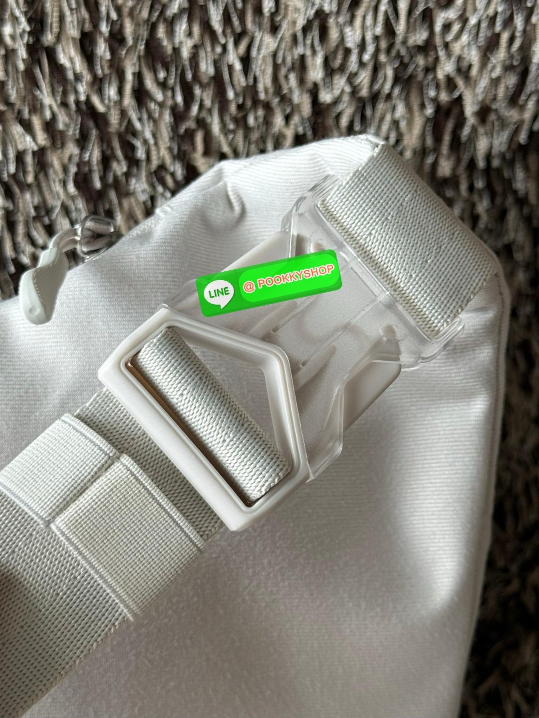 Nike Elemental Waist Bag มีน้ำหนักเบา เพิ่มความคล่องตัว จัดของได้อย่างเป็นระเบียบ ไม่ว่าจะใช้งานในวันปกติ วันที่ไปออกกำลังกาย หรือทริปการเดินป่าแบบสมบุกสมบัน ก็สามารถใช้กระเป๋าใบนี้ได้ เพราะมีความโดดเด่นที่การใช้วัสดุน้ำหนักเบา แต่มีความแข็งแรงและทนทาน ดู