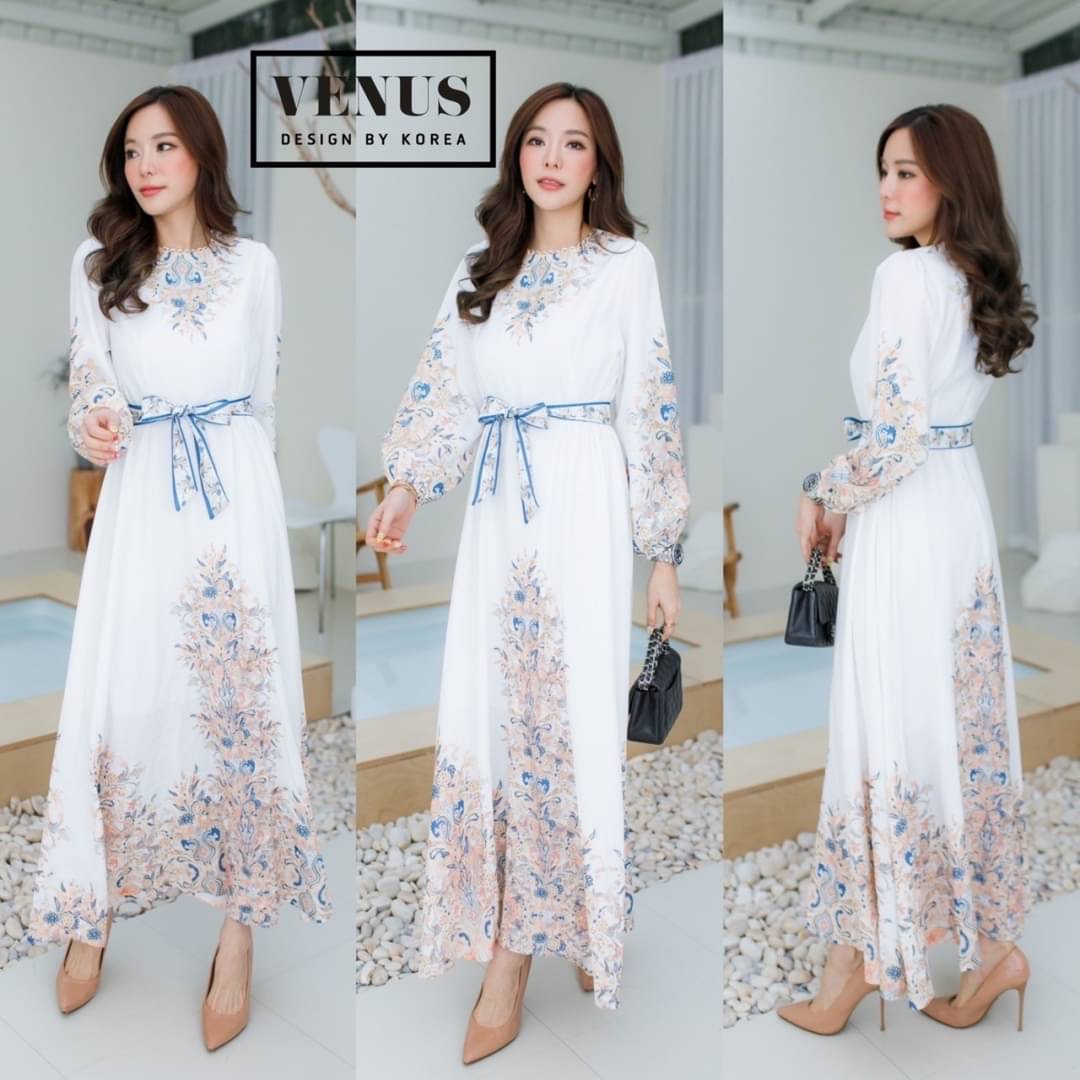 Restock ♥️♥️♥️♥️ I'm Lady By Venus MaxiDress แม๊กซี่เดรสยาวพิมพ์ลายสไตล์โบฮีเมี่ยน งานมาพร้อมกับสายคาดเอวผูกเข้าชุดกันนะคะ แม๊ทกับรองเท้าส้นสูงก็สวยเป๊ะคะ