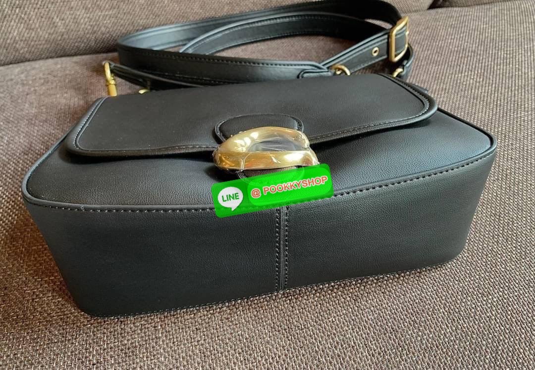 COACH SOFT TABBY SHOULDER BAG ((C4823)) 📣พร้อมส่ง รุ่นฮิต นาทีนี้ที่สาวๆต้องมีค่ะ! สุดคุ้ม! กับกระเป๋าหิ้ว//คล้องไหล่//สะพายข้างได้ หนังแท้เรียบ หรูดูสวยค่ะ เปิดปิดกระเป๋าแบบกระดุมแม่เหล็ก ประดับอะไหล่โลโก้ตัวใหญ่สวยมากๆ ภายในกระเป๋าสามารถใส่กระเป