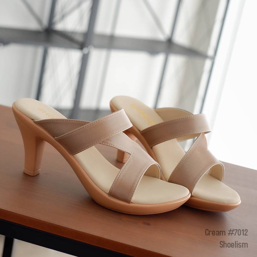 มาใหม่ รองเท้าส้นสูงดีไซน์ใหม่ หนังPU คัทติ้งเนี๊ยบบอกเลยเป็นอีกรุ่นที่งานดีมาก ปังทั้ง 3 สี ไม่จัดไม่ได้แล้วจ้า