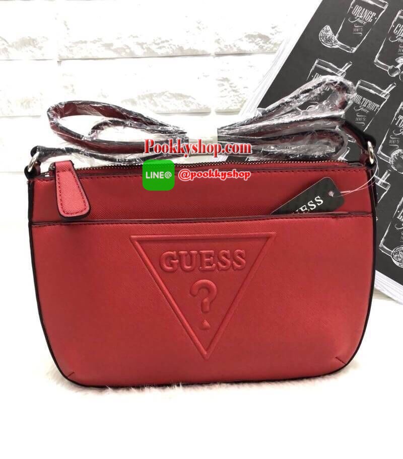 Restock! GUESS CROSSBODY BAG กระเป๋าสะพายข้างหรือแบบครอสบอดี้ร์ได้นะค่ะ ด้านหน้าปั้มโลโก้แบรนด์แบบ 3 D มีช่องใส่ของหนึ่งช่อง เปิดปิดกระเป๋าแบบซิป ภายในโล่ง สามารถใส่กระเป๋าสตางค์ใบยาวได้นะค่ะ มีช่องให้ใส่จองจุกจิกต่างหากด้วยค่ะ...รุ่นนี้ขนาดกำลังดี สะพายว