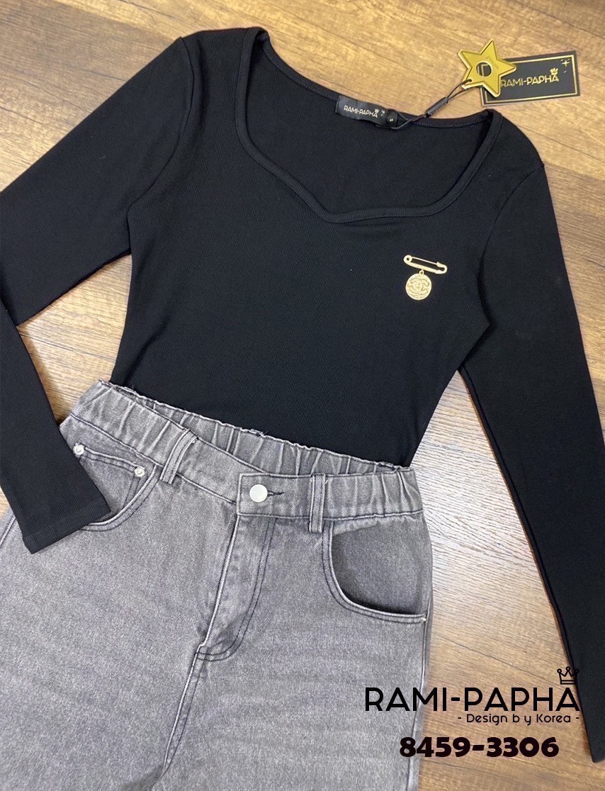 ชุดเซทแฟชั่น เสื้อ+ขายาว+เข็มกลัด Set.3ชิ้น เสื้อแขนยาวสีดำ เนื้อผ้าร่องยืดหยุ่นอย่างดีสวมใส่สบาย